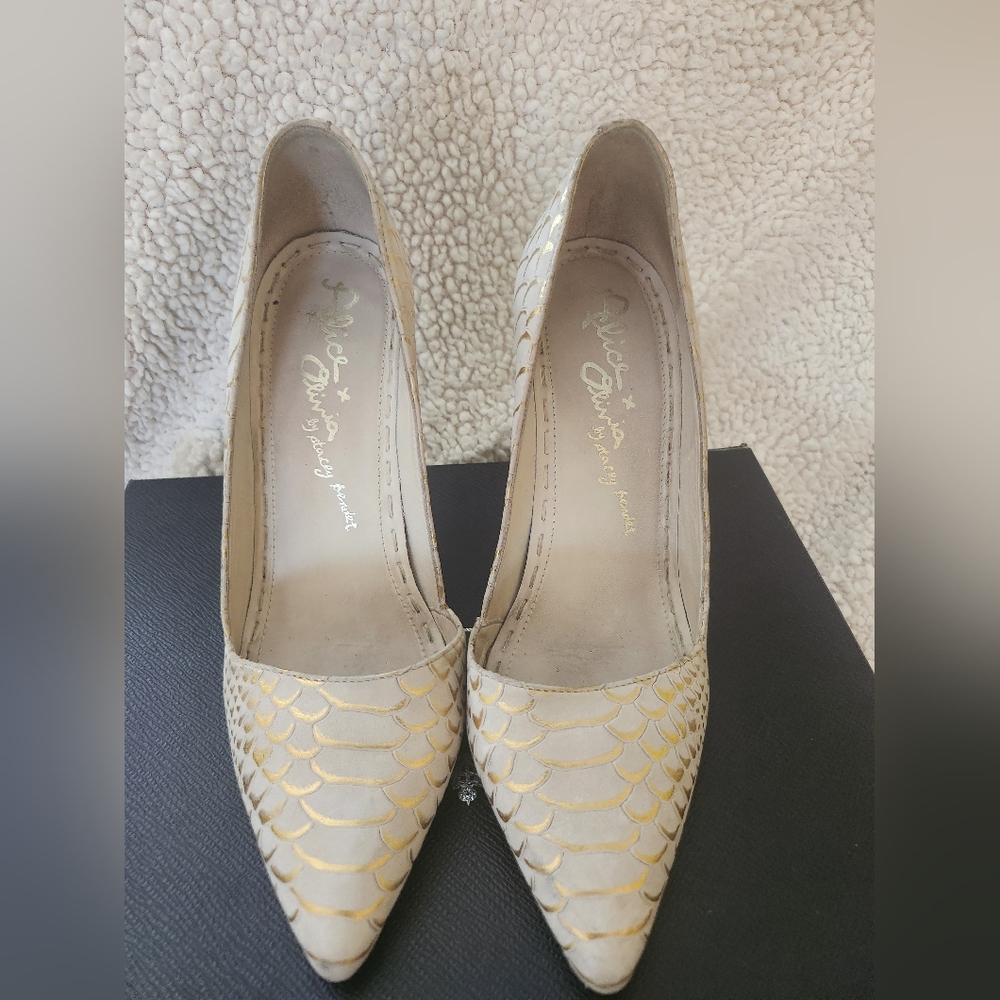 Used Alice and Olivia cream and gold leather heels size 37